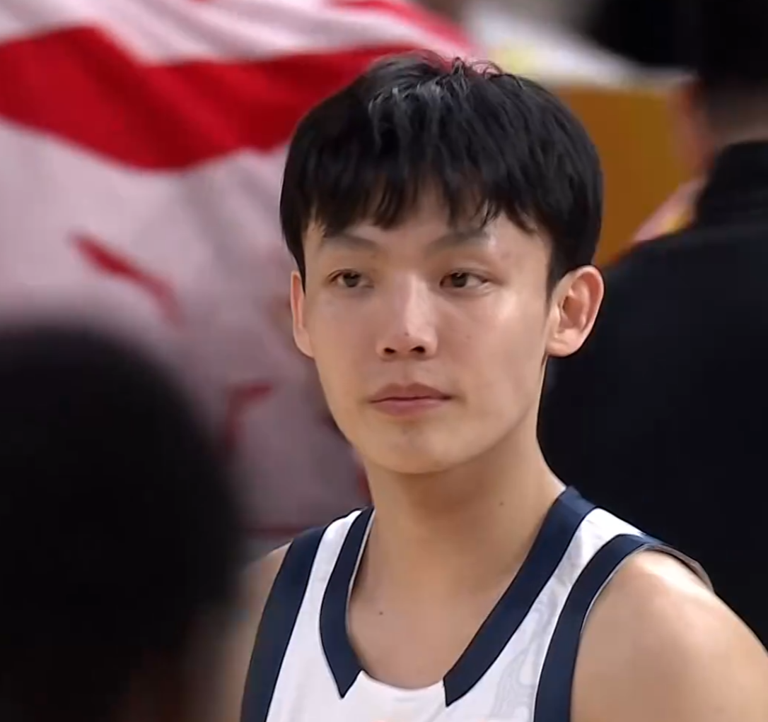 开云体育官方下载-广东三喜临门！徐杰当选宏远队长，焦泊乔完美复苏，重回联盟第二