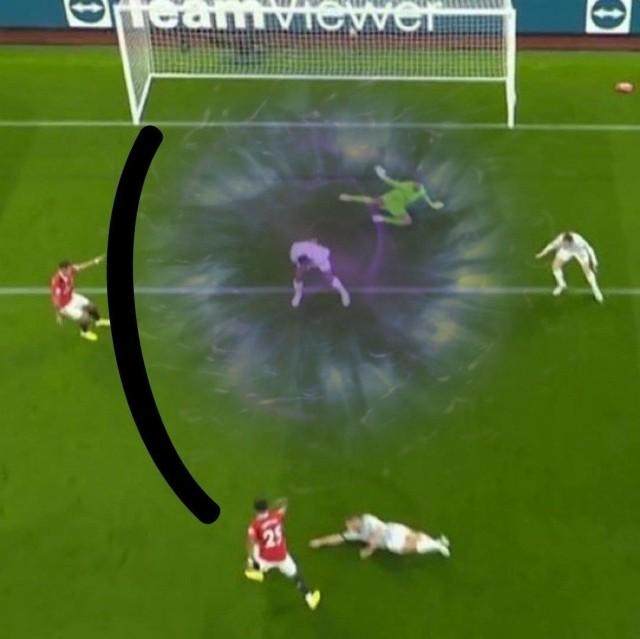 开云体育官方下载-防线最稳之人成最大隐患？卡拉格：范戴克缺乏硬度！